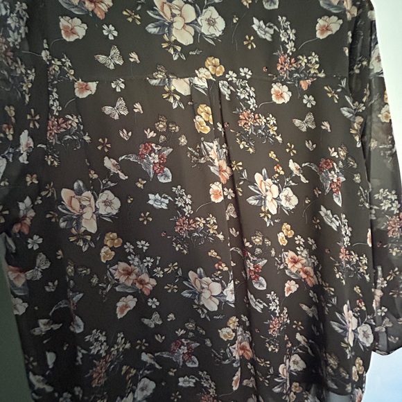 Beautiful fall floral colored, flowing top - Picture 5 of 5